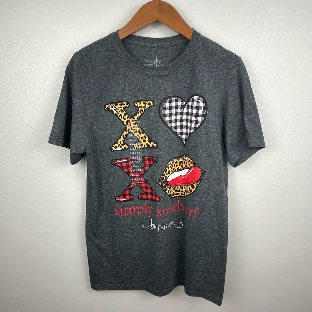 Simply Southern Be Mine XOXO Valentine's Day Grey T-Shirt NWT Size Small Casual
